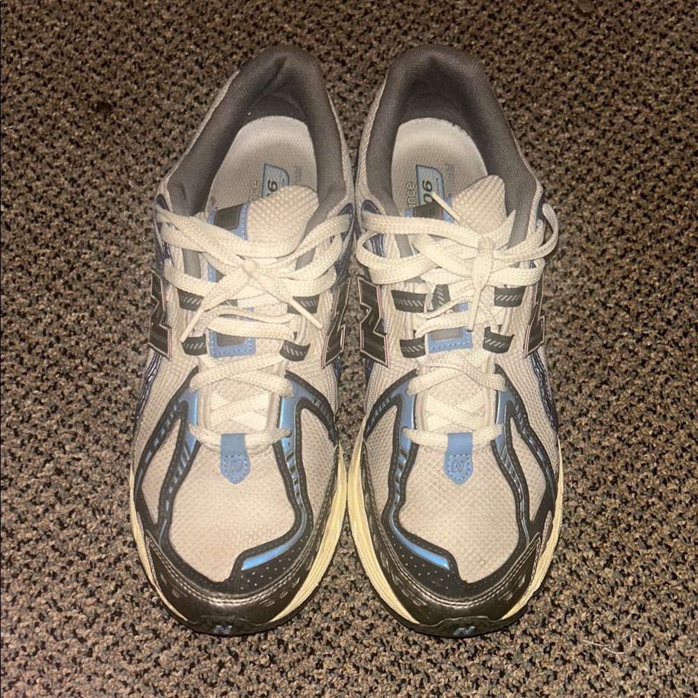 New Balance White and Navy Sneakers(USED NO BOX)